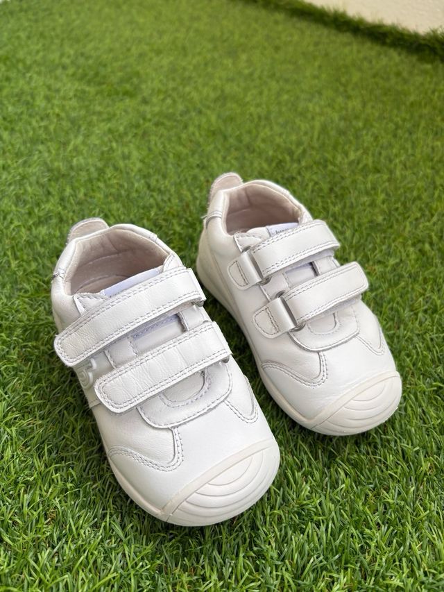 Zapatillas Biomecanics Talla 23 Blancas