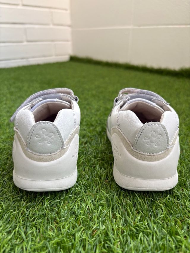 Zapatillas Biomecanics Talla 23 Blancas