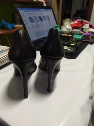 Zapatos de tacón Zara negros