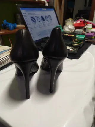 Zapatos de tacón Zara negros