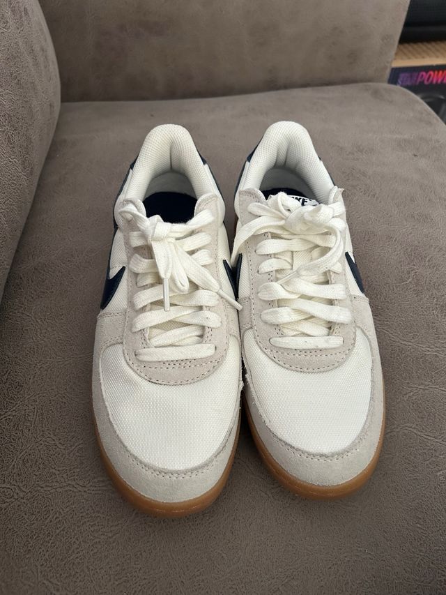 Zapatillas Nike Blancas y Azul Marino