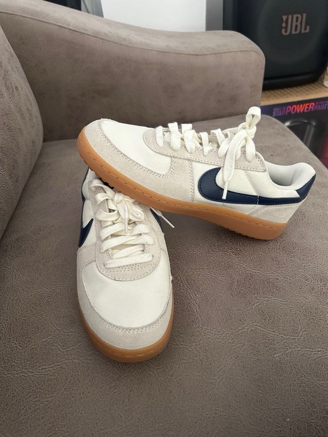 Zapatillas Nike Blancas y Azul Marino