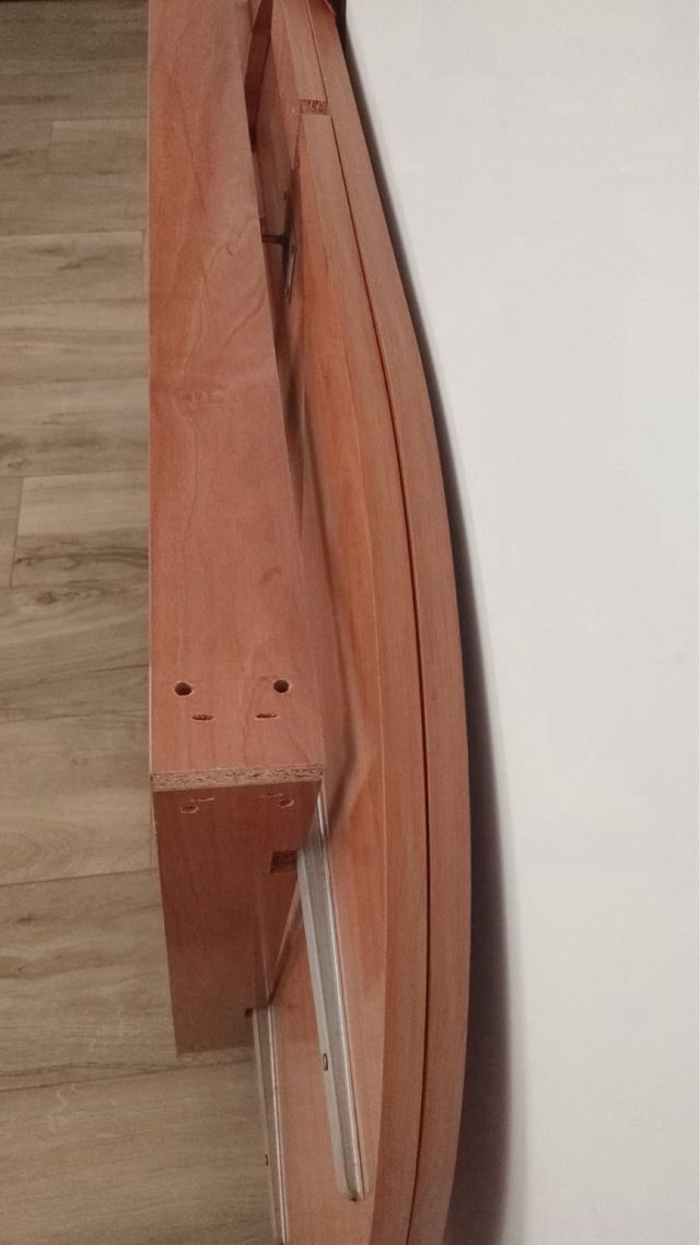 Mesa comedor madera ovalada.  Sillas NO incluidas