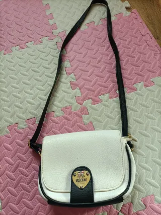 Bandolera Moschino Blanca y Negra