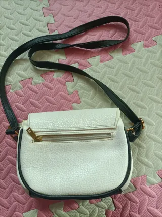 Bandolera Moschino Blanca y Negra