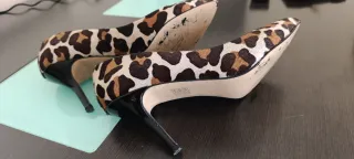 Zapatos tacón piel potro leopardo