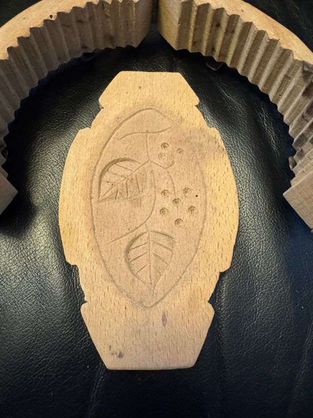 Vecchio stampo in legno per burro