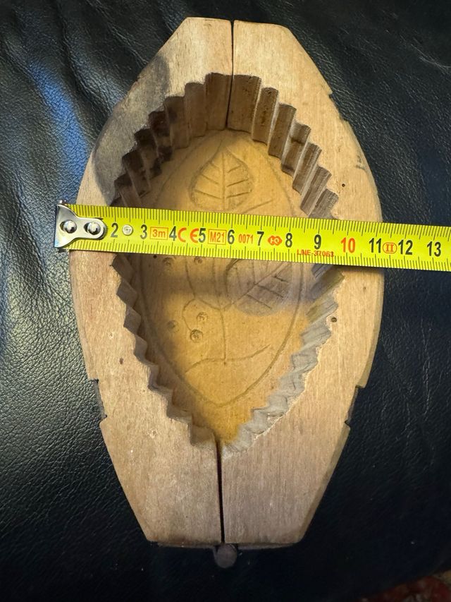 Vecchio stampo in legno per burro