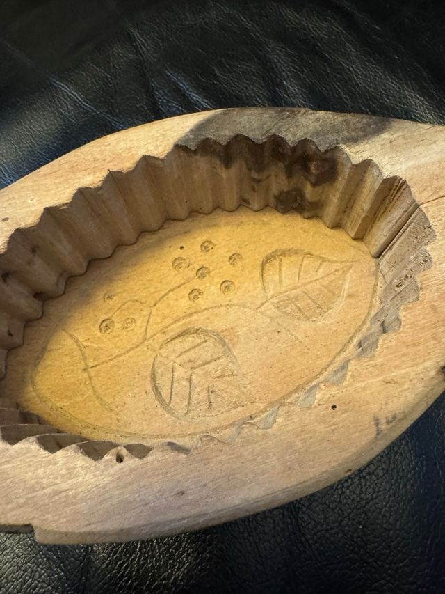 Vecchio stampo in legno per burro