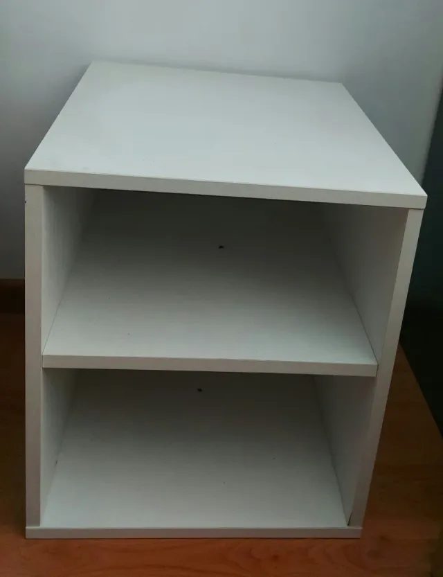 Mueble blanco de madera