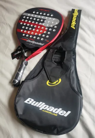 Pala Bullpadel Vertex Jr nueva aún precintada.