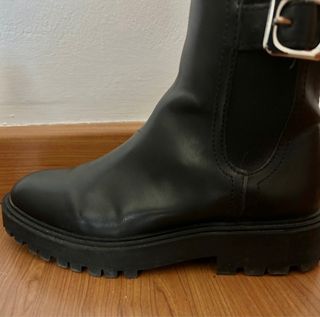 Botas Chelsea negras con hebilla
