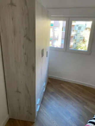 Armario de madera gris