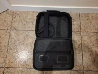 Maletín portátil Toshiba negro y rojo