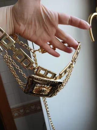 Cintura vintage dorata con pendente