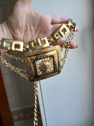 Cintura vintage dorata con pendente