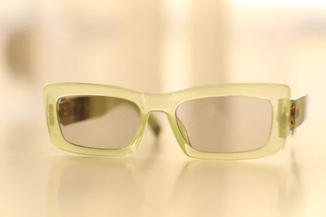 Gafas de sol Mujer verdes y doradas.