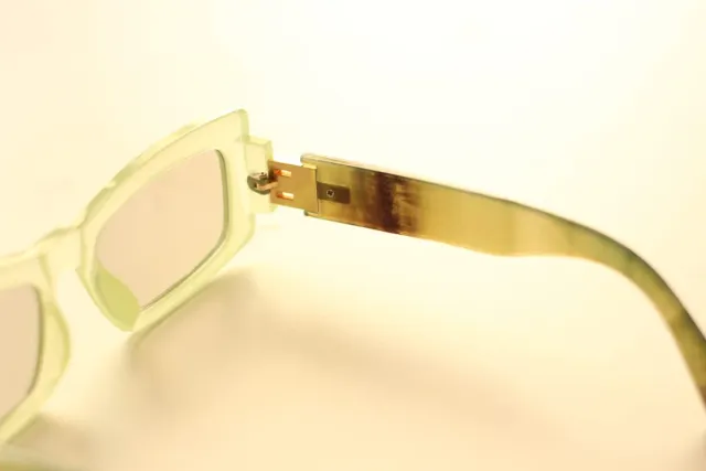 Gafas de sol Mujer verdes y doradas.