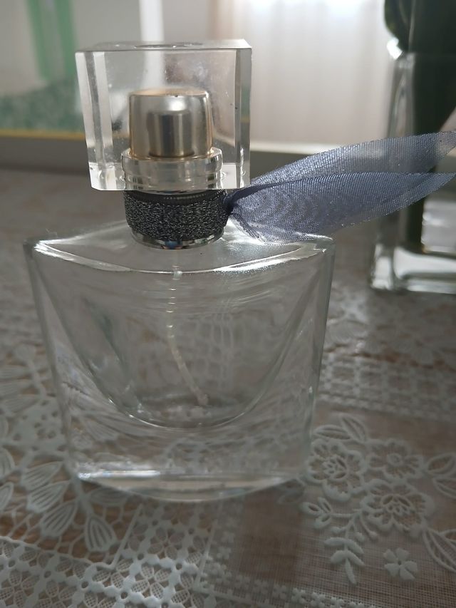 Frasco de perfume elegante vacío para collección