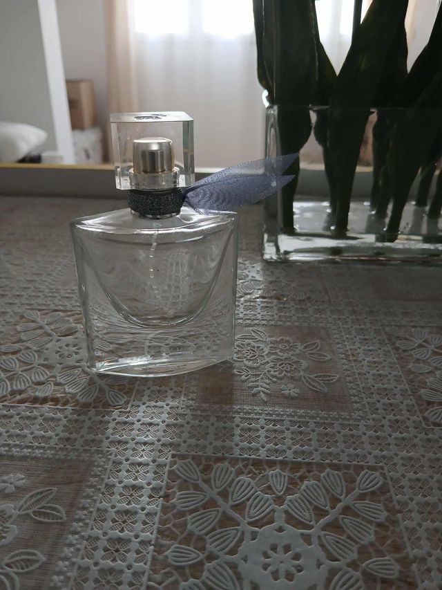 Frasco de perfume elegante vacío para collección