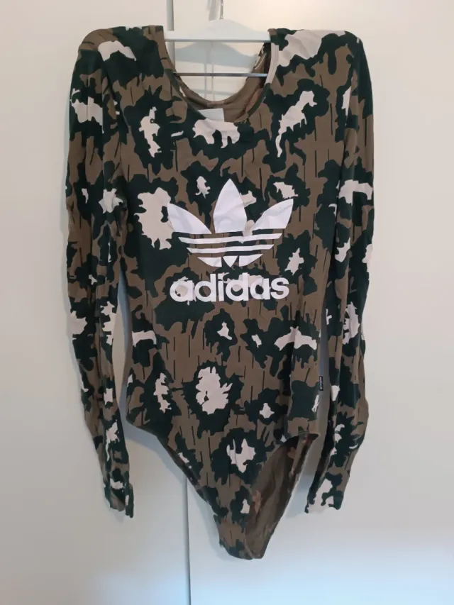 Mono Adidas camuflaje
