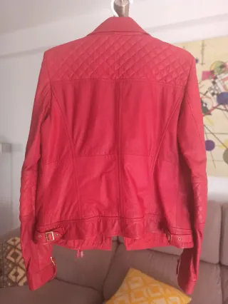 Chaqueta de piel roja Zara