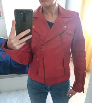 Chaqueta de piel roja Zara