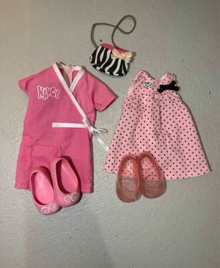 Muñeca Nancy con gafas y ropa