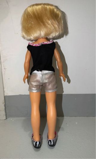 Muñeca Nancy con gafas y ropa