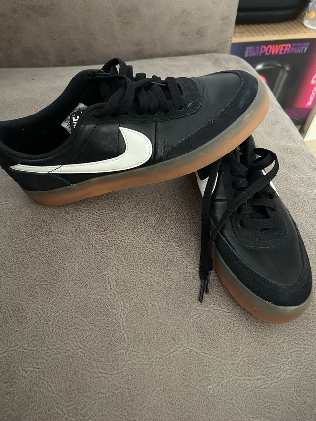 Zapatillas Nike Negras Goma Marrón