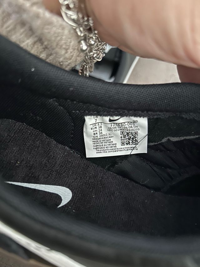 Zapatillas Nike Negras Goma Marrón