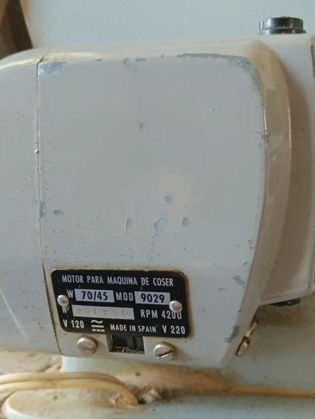 Máquina de coser WERTHEIM antigua