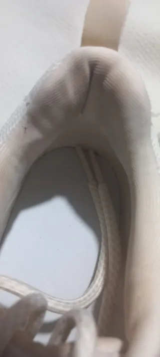 Zapatillas Bershka Beige y Blancas