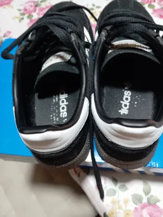 Zapatillas Adidas Negras y Blancas special