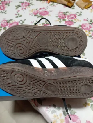 Zapatillas Adidas Negras y Blancas special