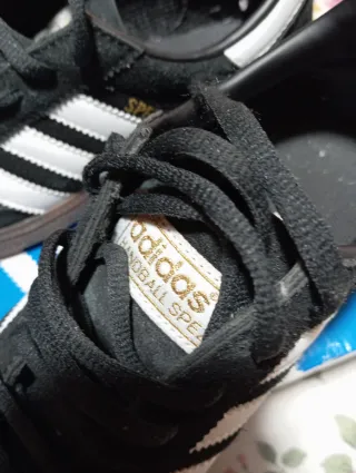 Zapatillas Adidas Negras y Blancas special