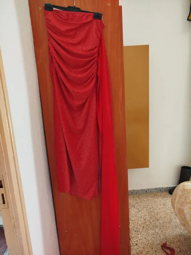 Vestido fiesta rojo brillante