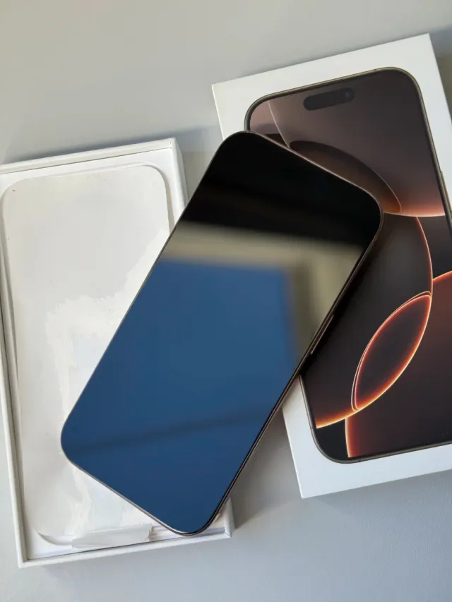 iPhone 16 Pro 256 GB Dorado