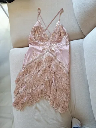 Vestido fiesta lentejuelas y flecos rosa