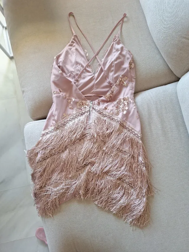 Vestido fiesta lentejuelas y flecos rosa