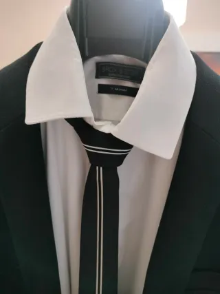 Americana, Camisa y Corbata Negra