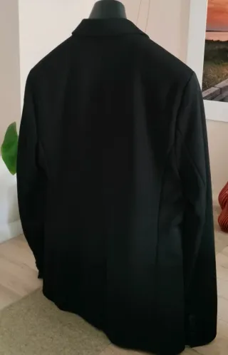 Americana, Camisa y Corbata Negra