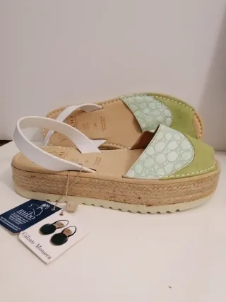 Avarcas MIBO plataforma verde y blanco T39