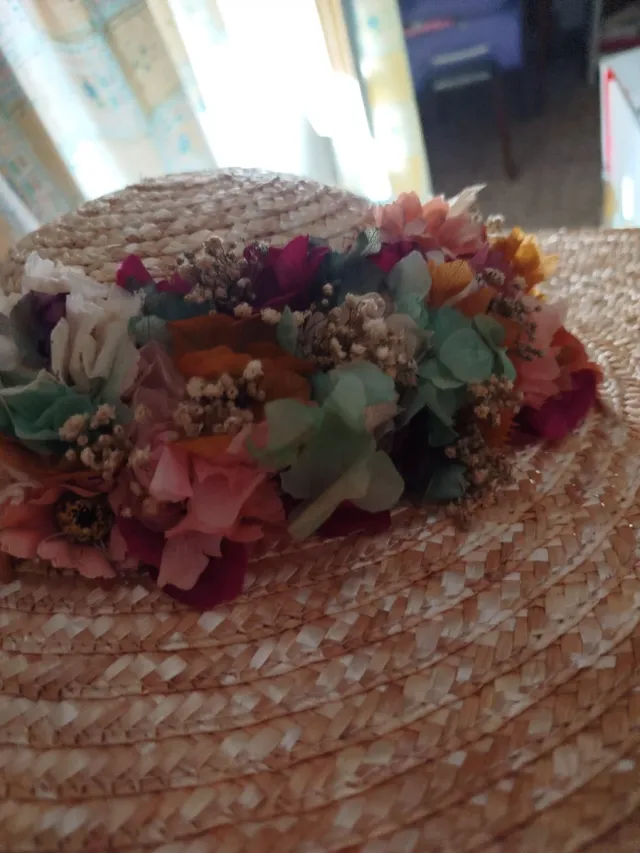 Pamela de paja con flores