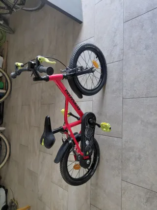 Bicicleta infantil roja de aluminio
