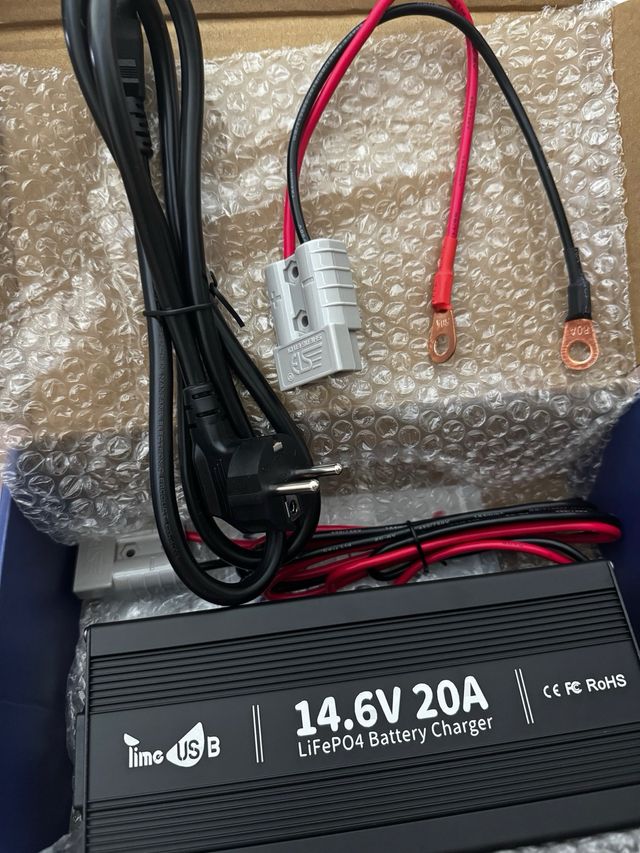 Cargador Batería LiFePO4 14.6V 20A