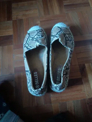 Sandalias BELLES Talla 36 Serpiente