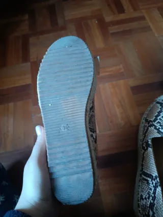 Sandalias BELLES Talla 36 Serpiente