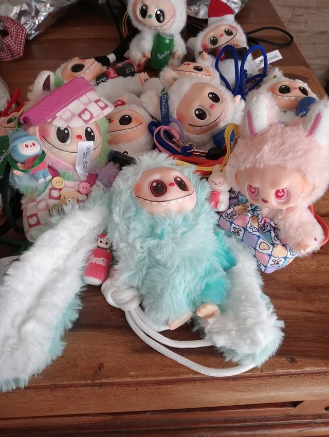 Labubus y Wakukus Peluches