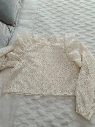 Blusa encaje transparente